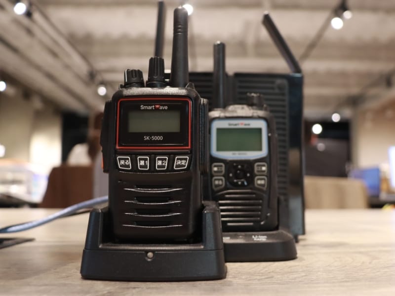 連絡体制の冗長化：衛星電話や無線を完備